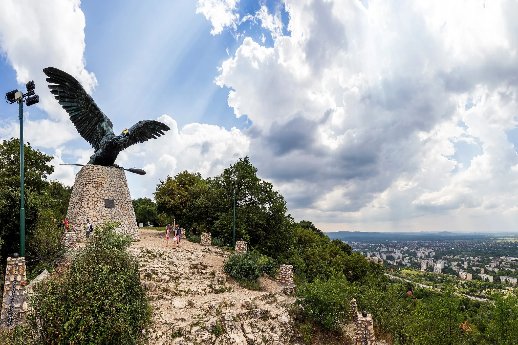 Tatabánya, Turul-emlékmű, Szelim-barlang